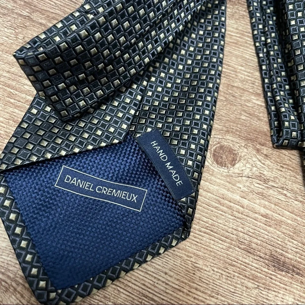 Cremieux Black and Gray Polka Dot 100% Silk Tie